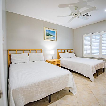 Seven Mile Beach Resort George Town Bagian luar foto