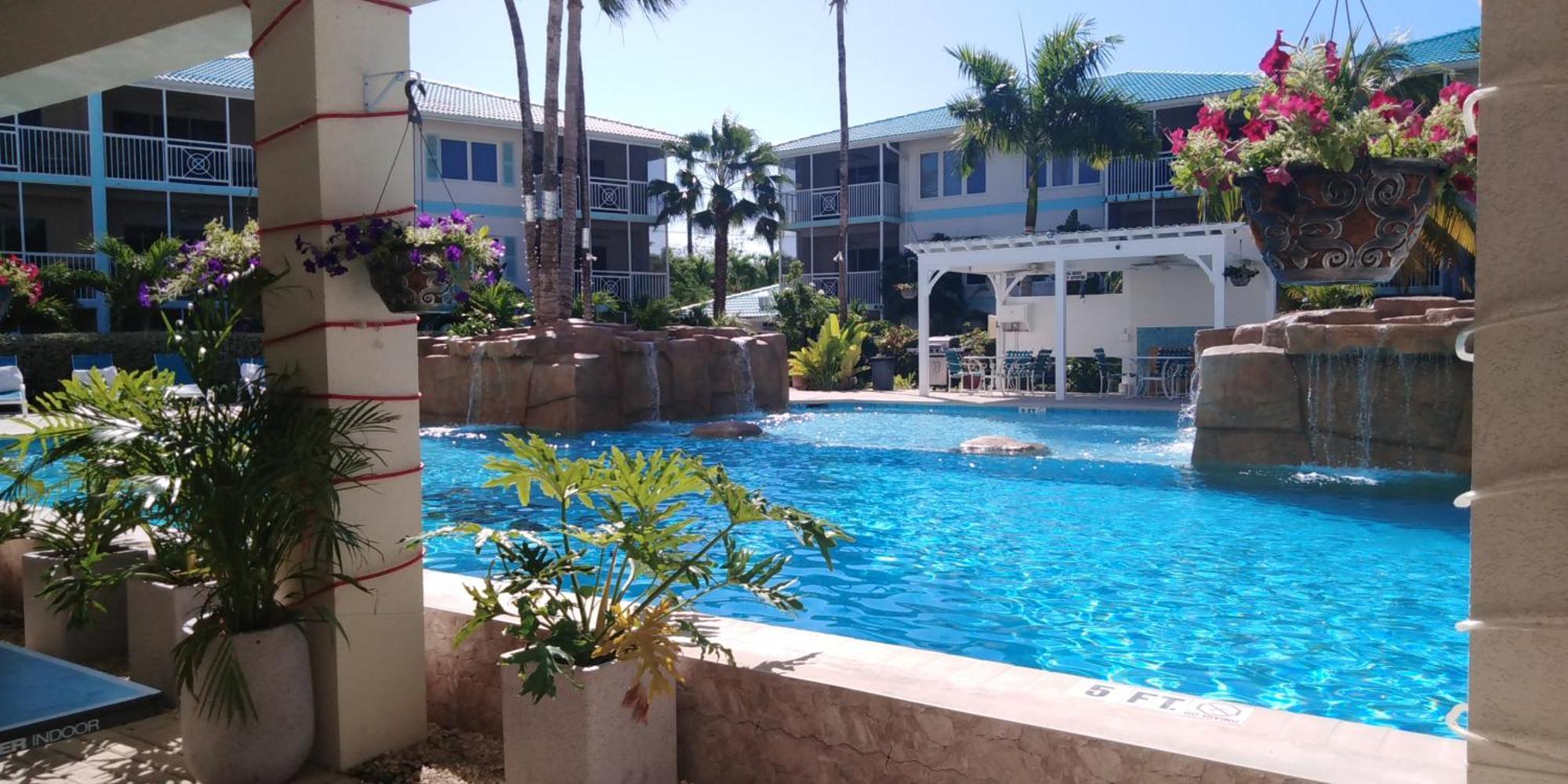 Seven Mile Beach Resort George Town Bagian luar foto