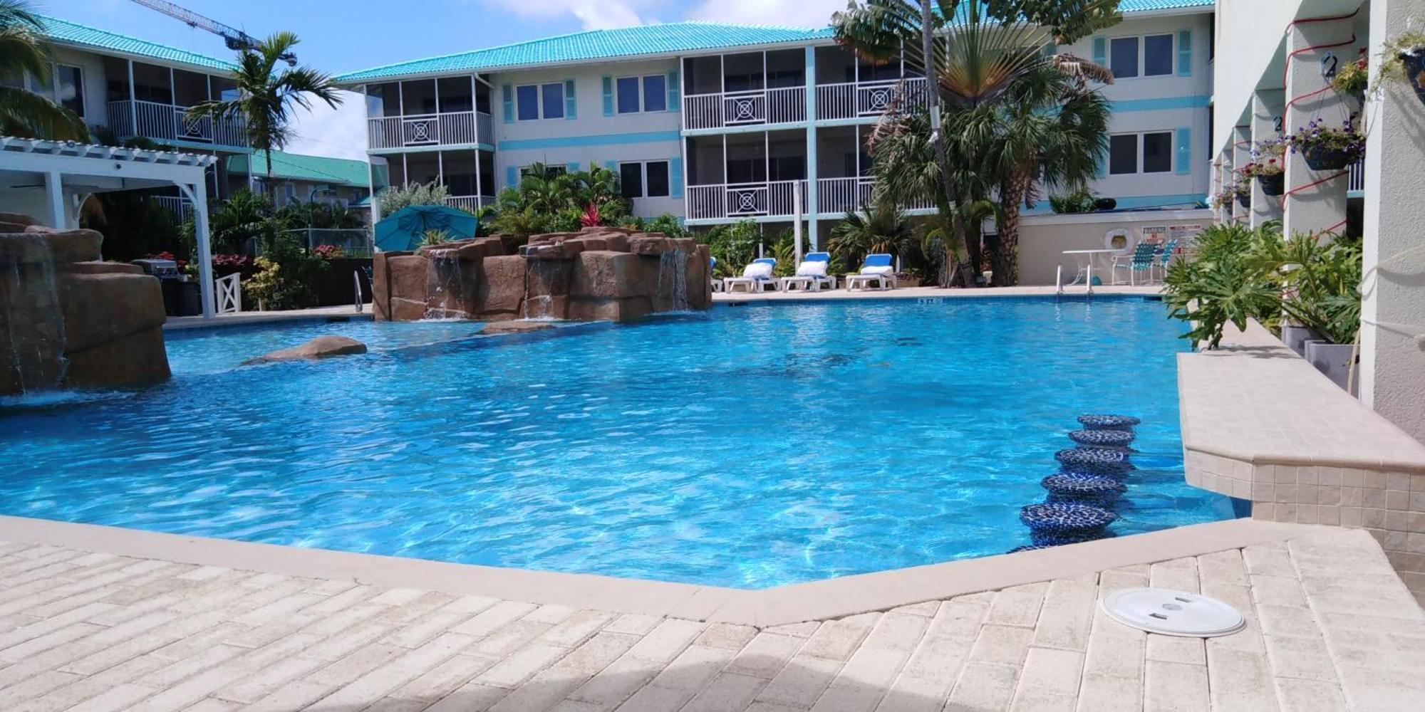 Seven Mile Beach Resort George Town Bagian luar foto