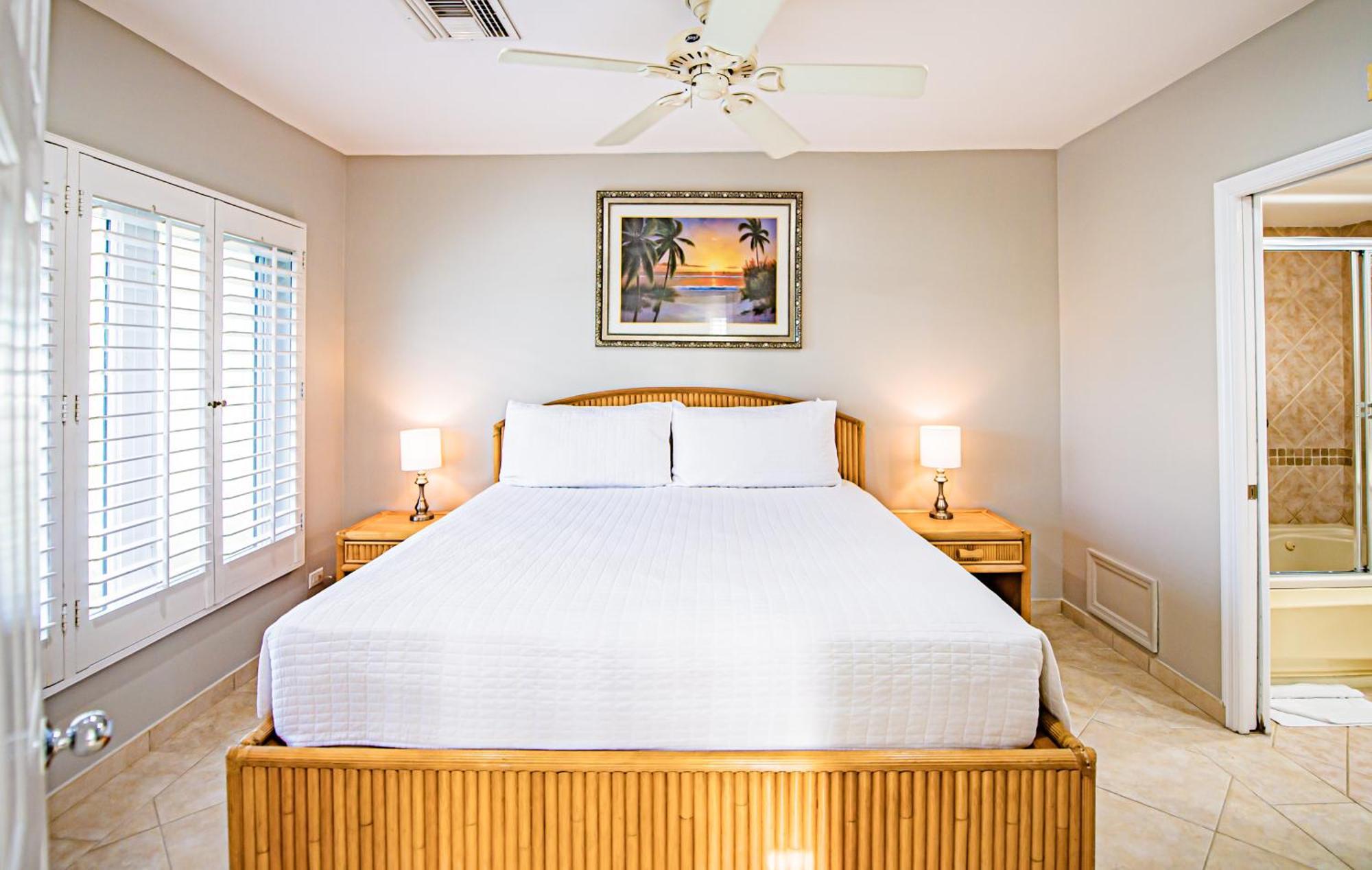 Seven Mile Beach Resort George Town Bagian luar foto
