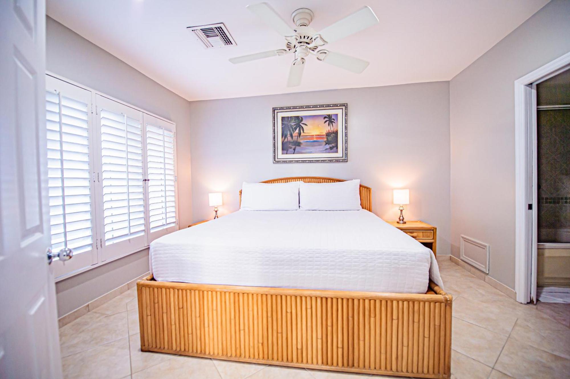 Seven Mile Beach Resort George Town Bagian luar foto