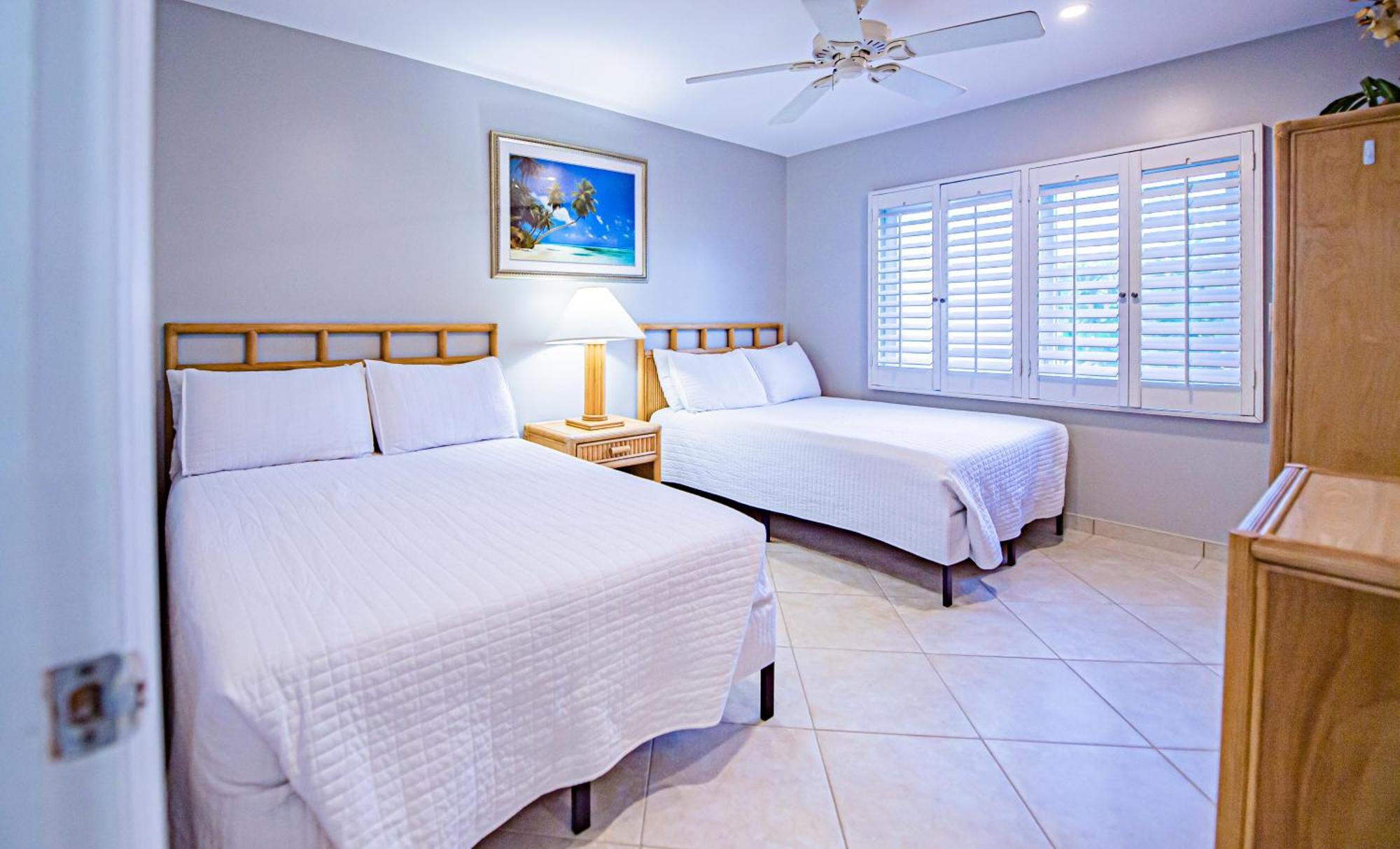 Seven Mile Beach Resort George Town Bagian luar foto