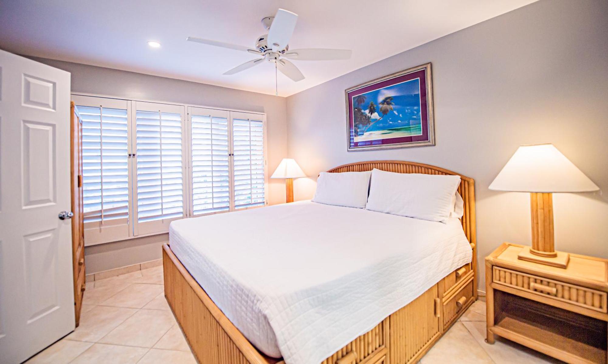 Seven Mile Beach Resort George Town Bagian luar foto