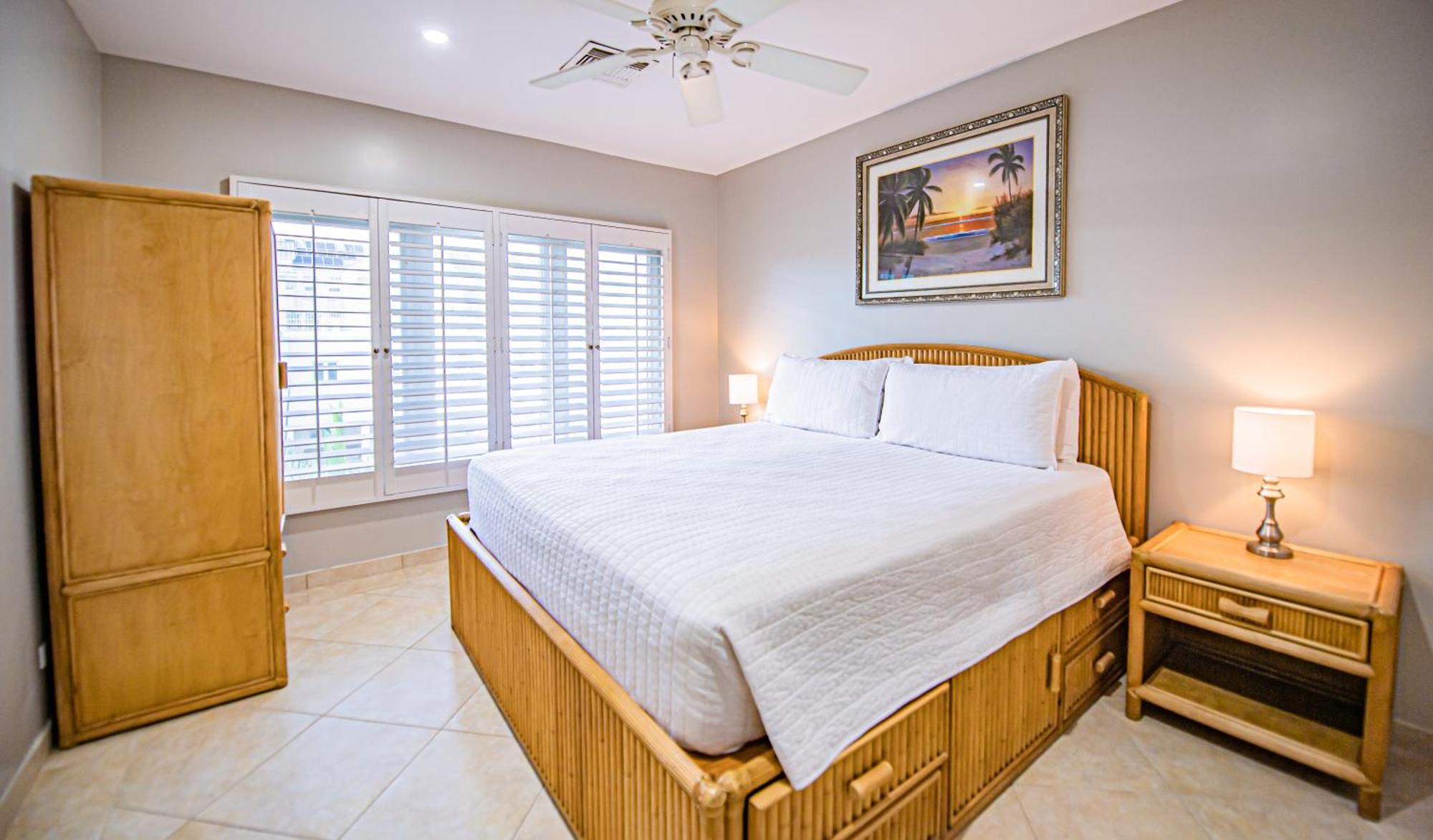 Seven Mile Beach Resort George Town Bagian luar foto