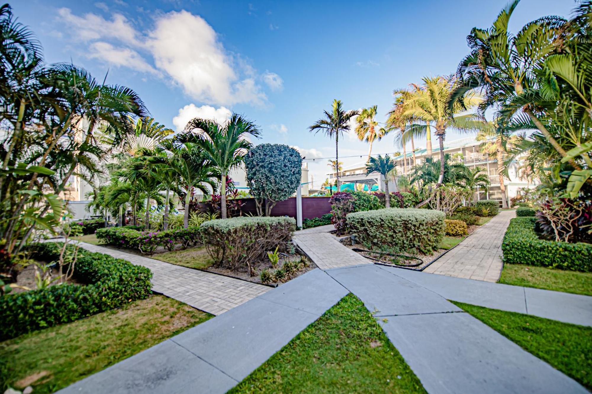 Seven Mile Beach Resort George Town Bagian luar foto