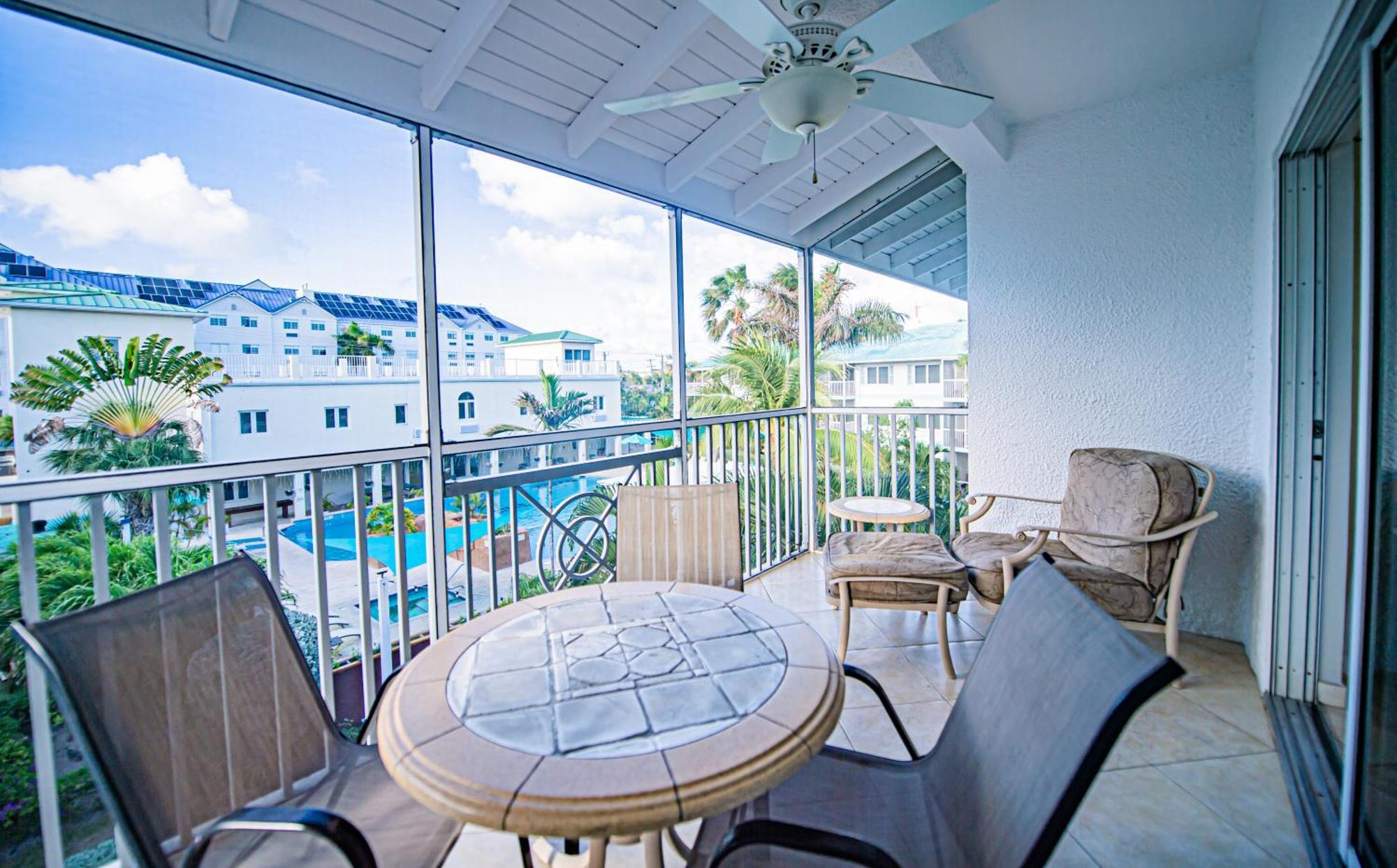 Seven Mile Beach Resort George Town Bagian luar foto