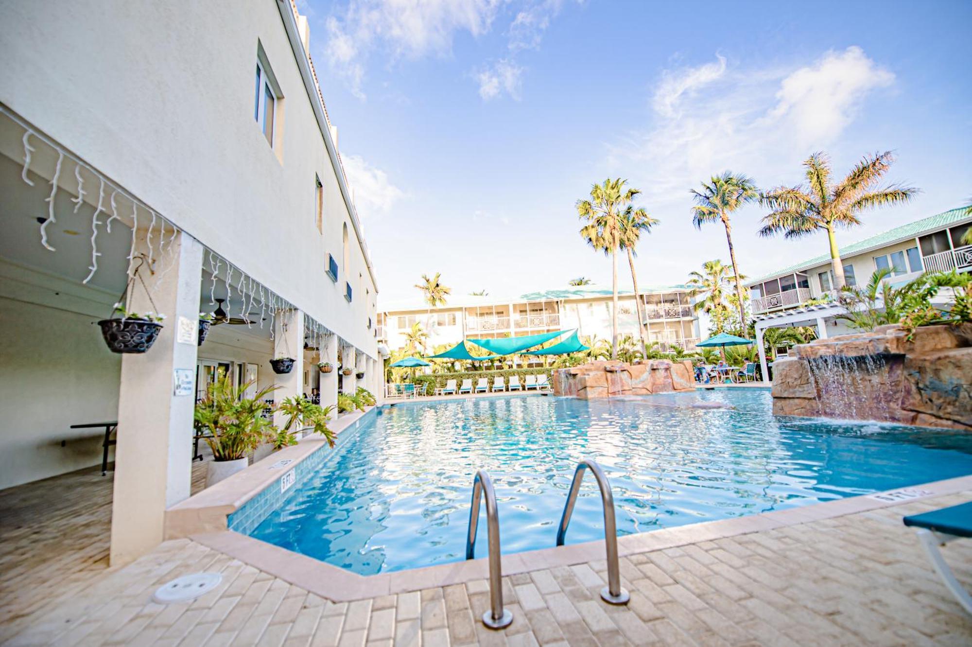 Seven Mile Beach Resort George Town Bagian luar foto
