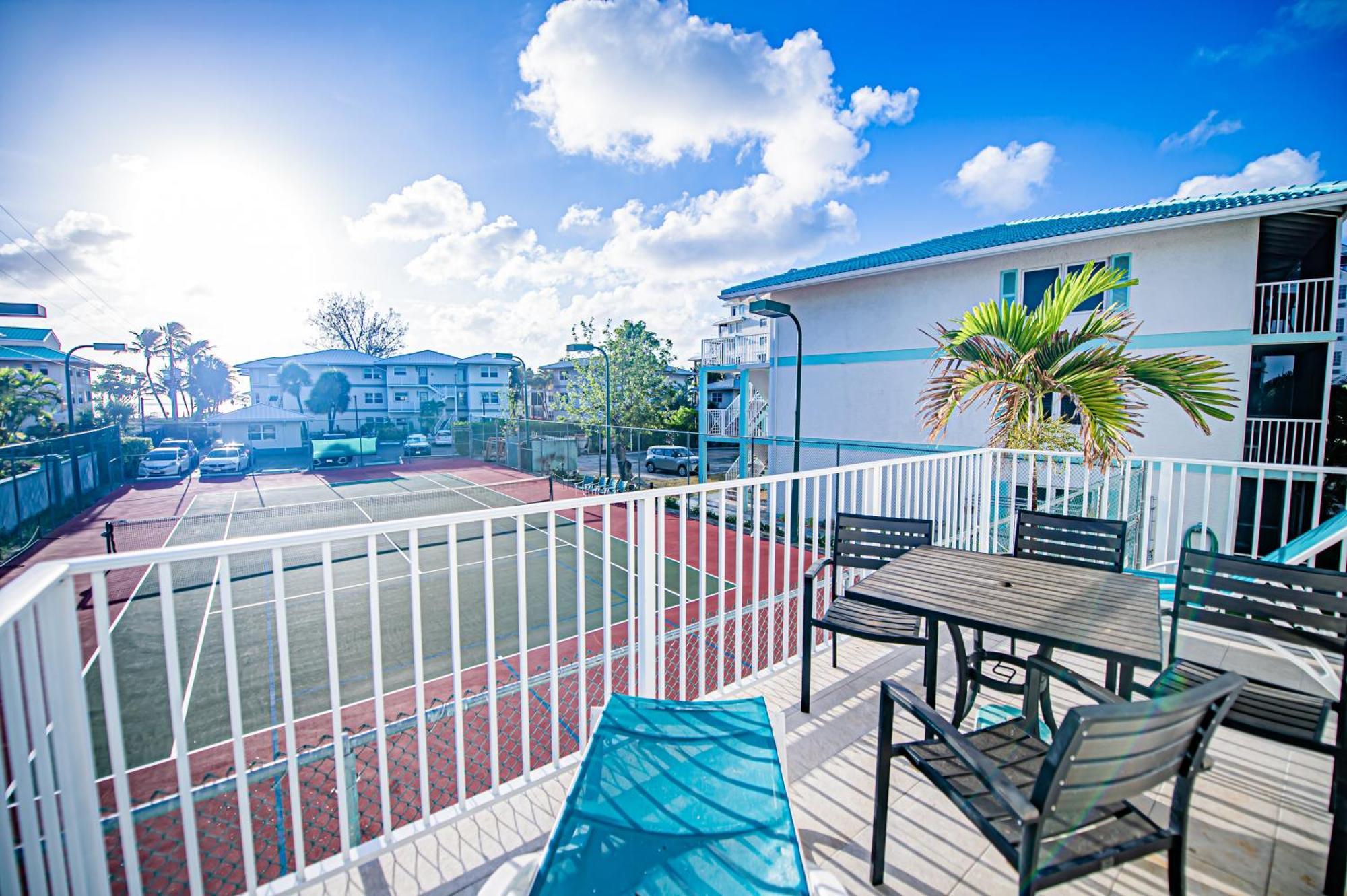 Seven Mile Beach Resort George Town Bagian luar foto