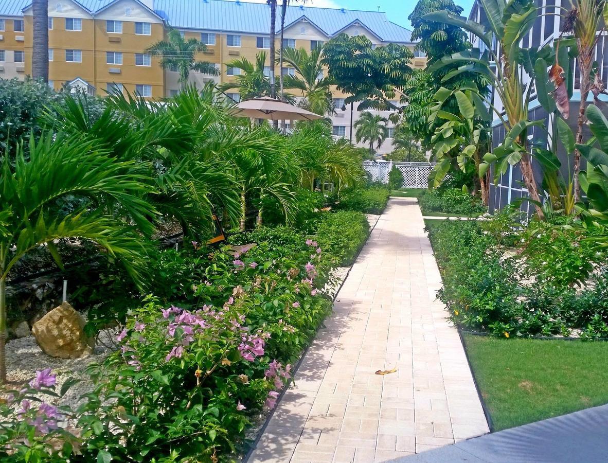 Seven Mile Beach Resort George Town Bagian luar foto