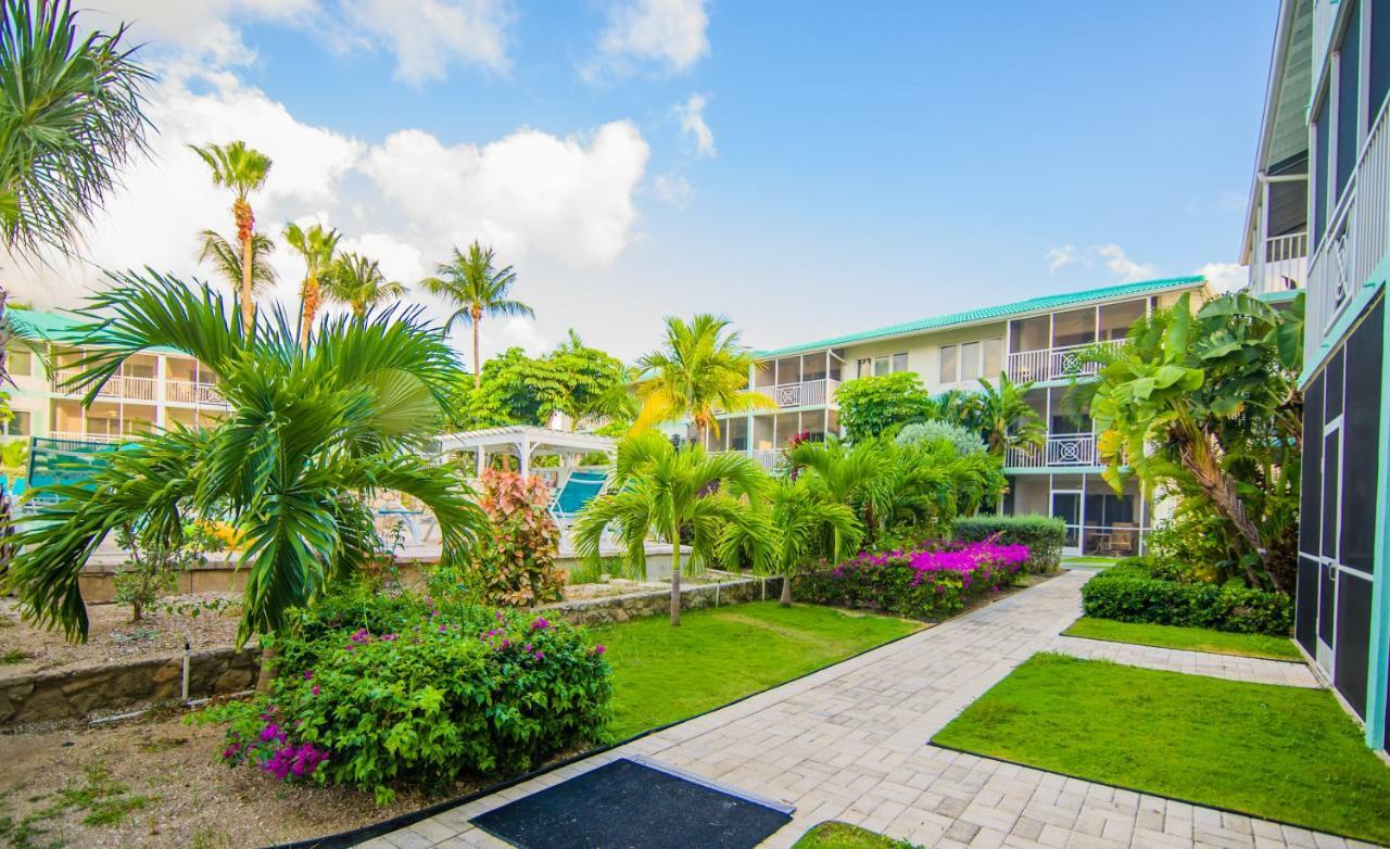 Seven Mile Beach Resort George Town Bagian luar foto